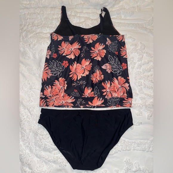 XL Floral Tankini Top and Black Bottoms - Picture 2 of 5